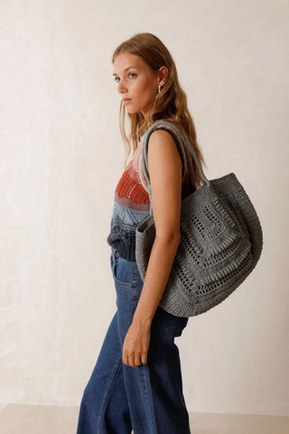 Indi & Cold | Raffia Maxi Bag In Grey Quartz